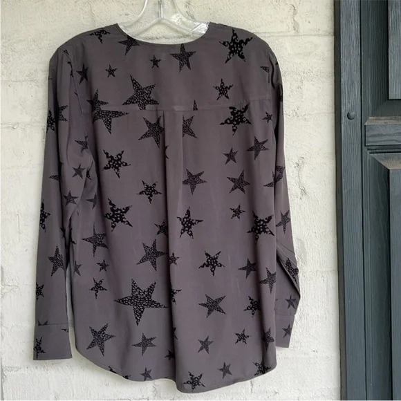 Rails Hillary Charcoal Cheetah
Stars Faux Wrap Pullover Blouse
Size Small - Picture 10 of 13